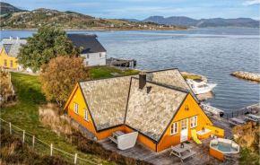 Awesome Home In Kvamsøy With Jacuzzi